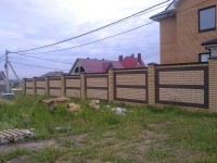 Фото Кирпичный забор из силикатного кирпича
