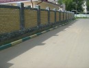 Забор с кирпичными столбами и полотном